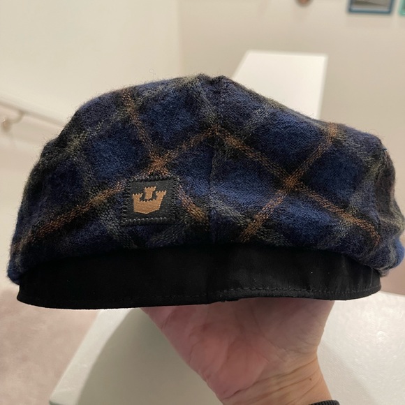 Goorin Bros newsie flat cap blue plaid cap. Amazing inside lining. Size small. - Picture 6 of 13